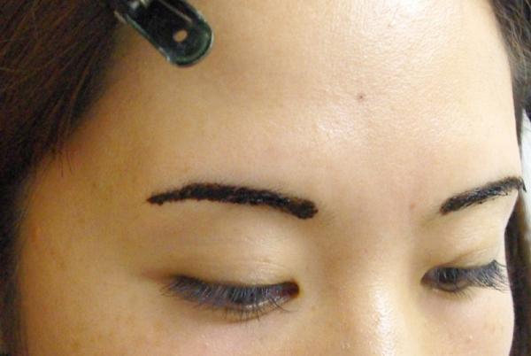 【検証】１週間たっても色落ちしない!? 眉ティントの効果って本当？