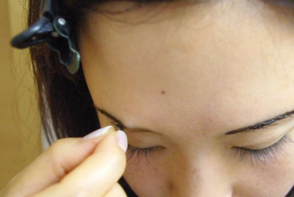 【検証】１週間たっても色落ちしない!? 眉ティントの効果って本当？