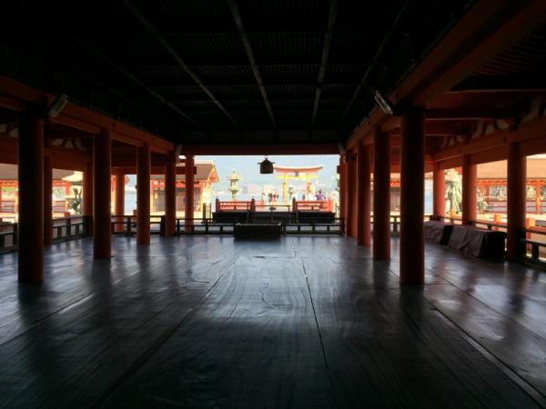 【神の島】聖地・女神が住まう「厳島神社」にココロとカラダを祓い清める旅を。