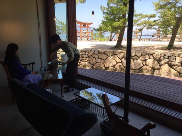 【神の島】聖地・女神が住まう「厳島神社」にココロとカラダを祓い清める旅を。