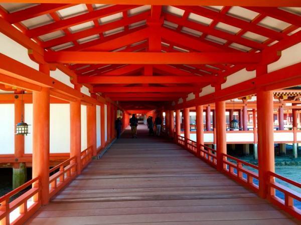 【神の島】聖地・女神が住まう「厳島神社」にココロとカラダを祓い清める旅を。