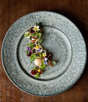 白いお皿の時代は終わった!? イマドキ料理はグレーが正解！