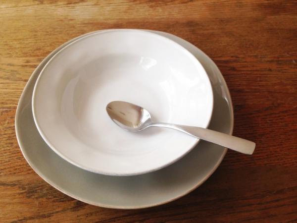 白いお皿の時代は終わった!? イマドキ料理はグレーが正解！