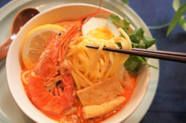 100杯以上食べたプロが指南！話題の「シンガポールラクサ」レシピ