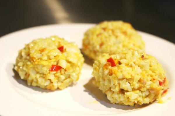 【シェフの休日ごはん】ちくわが主役!?インドネシアの激ウマバーガーの作り方とは