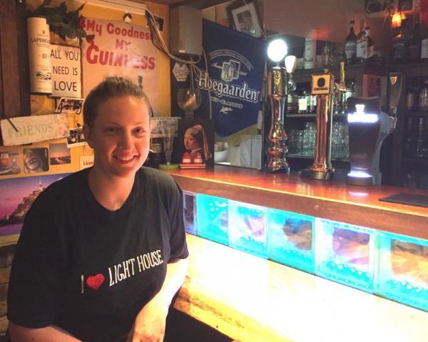 仕事に全力だと恋愛ができない？いま大人気の外国人バーで、悩み相談してきた！