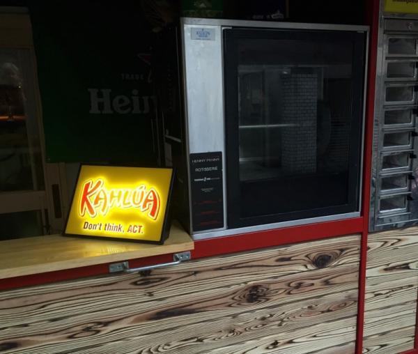 仕事に全力だと恋愛ができない？いま大人気の外国人バーで、悩み相談してきた！