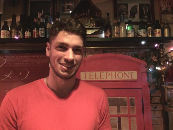 外国人の彼氏ゲット!? イケメンバーテンダーが教える「バーで魅力的な女性」って