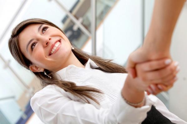 【ストレスたまる…】職場で嫌いな人と上手くやっていくコツとは？