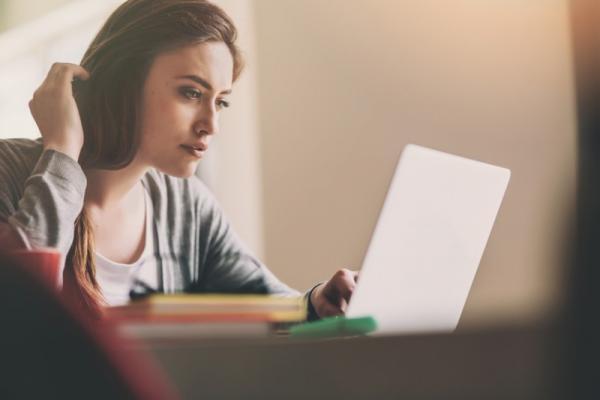 「バリキャリと付き合うのは無理…」できる女がモテない理由とは？