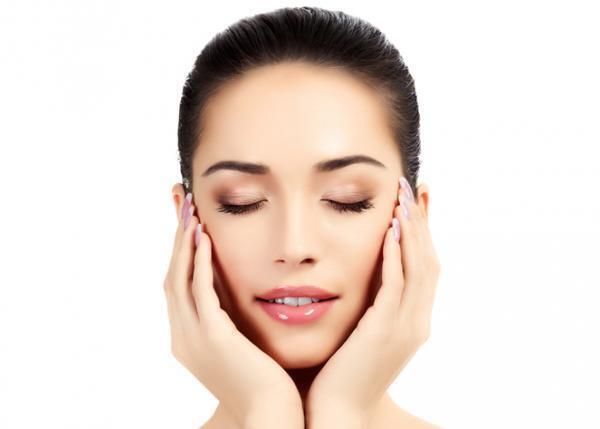 【肌サラサラぷるんっ】ベタつく夏こそ取りいれたい！美容オイル3選