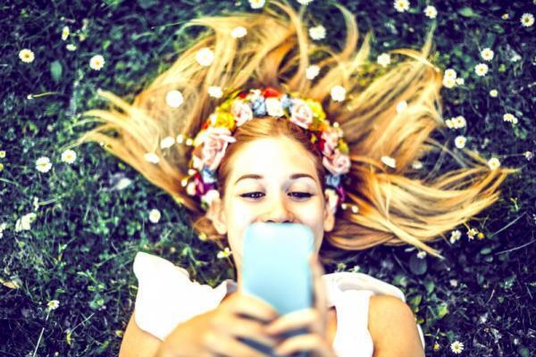 「可愛いんだもん！」友達の子ども待ち受けにする独女、どう思われてる？