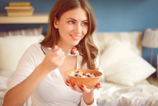 「ダイエット始めたら便秘になった…」負担なくキレイに痩せる方法って？