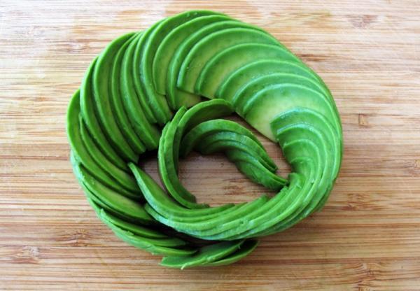 インスタにアップしたい美しさ！超簡単【アボカドローズ】の作り方