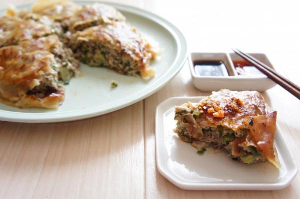 フライパンサイズのBIGな”ピザ餃子”って？【餃子女子必見】