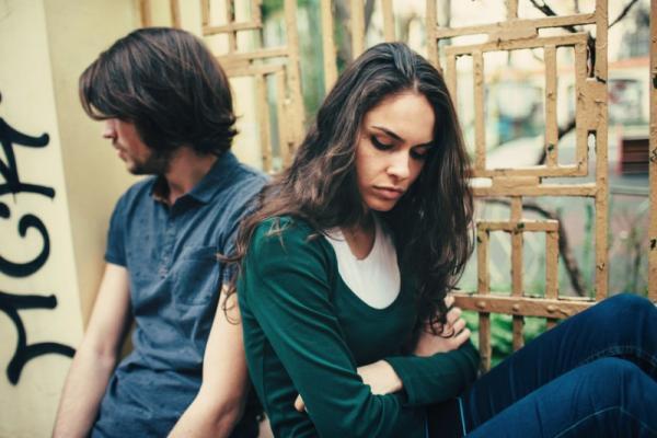 「はやく彼のことは忘れて！」女友達からの失恋のアドバイスには要注意!?