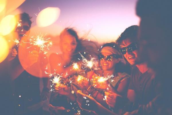 花火大会に行けなかった人必見！大人でも楽しめる【おしゃれ】手持ち花火とは？