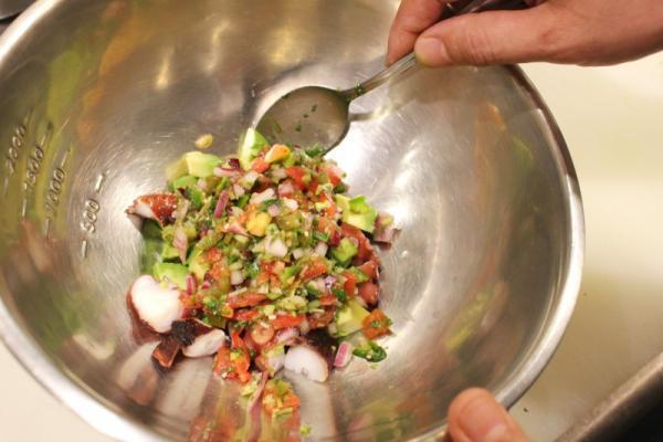 話題のパクチー料理専門店に教わる！パクチーが主役のおつまみレシピ