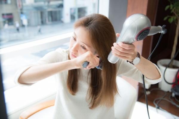 美容室後は【ツヤさらヘアー】なのに・・・自宅でも再現するコツって？