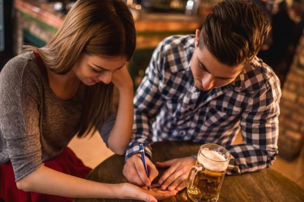 「また会いたい！」知り合った【外国人】男性に連絡先を聞く方法