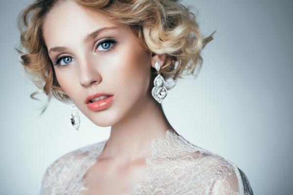 「大人っぽさ」と「可愛さ」を両立するには？女性みんなが考える25歳の壁。