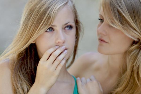 今すぐやめて！【女友達×恋愛相談】があなたを不幸にしてしまうワケ