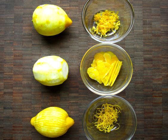 かけるだけでリッチな味に！レモンの皮の意外な使い道とは？