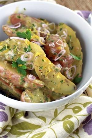 かけるだけでリッチな味に！レモンの皮の意外な使い道とは？