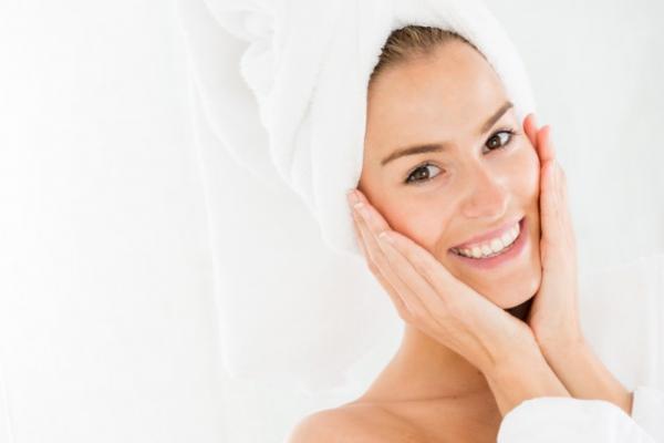 「毛穴が3倍に…！」どんどん広がる40代の毛穴。体内改善で戻せるって!?