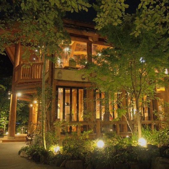 この秋、行ってみたい！紅葉がきれいな都内のレストラン3選