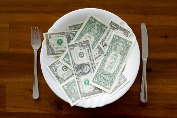 ソロ女の外食事情をクローズアップ！どこいく？いくら使う？