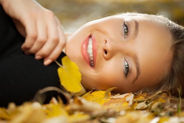 作りすぎはNG！自眉を生かした【ナチュラル眉毛】で旬顔に