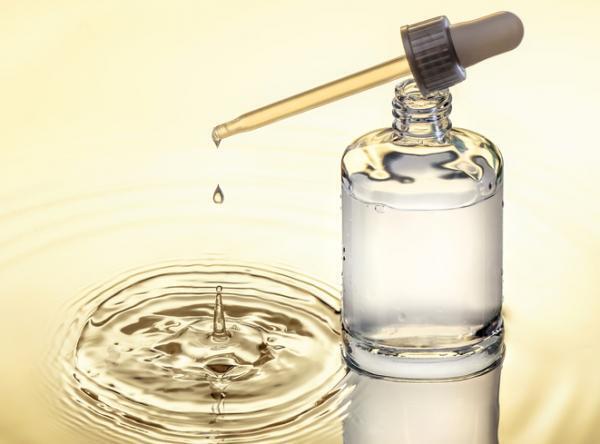 知ればもっと効果アップ！意外と知らない【美容液】の役割・選び方とは