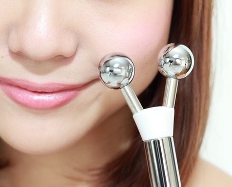 ファンデ前にチーク!? 最強のモテ顔を作る、最新すっぴん風メイクって？