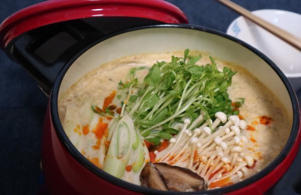 鍋ダイエット！肉なしでも大満足【豆乳の白ごま担々麺レシピ】