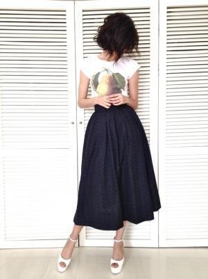 ファッションの専門家が明かす「超シンプルなTシャツ」をエレガントに着こなす方法