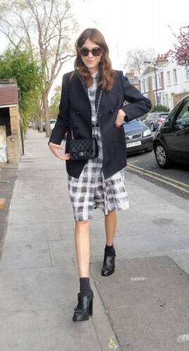 秋冬のこなれ感は「靴下コーデ」から！大人の女性こそ靴下でカジュアルダウン