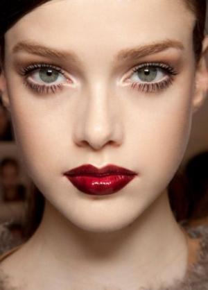 男性の視線が集中する！魅惑のくちびるの作り方～オンナは色っぽさが武器～