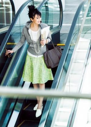 男の視線を独り占め！清楚＆垢抜け女子アナ風オフィススタイルの作り方