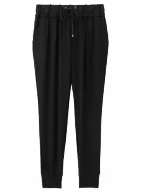 秋冬は脱ストレス！「楽」なのに会社でもOKな「きちんと感」のある旬ボトムスを大公開！