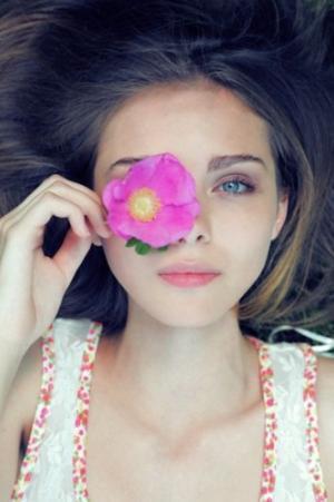 口のなかで油をぶくぶく15分！デトックス＆美容効果のオイルプリング入門