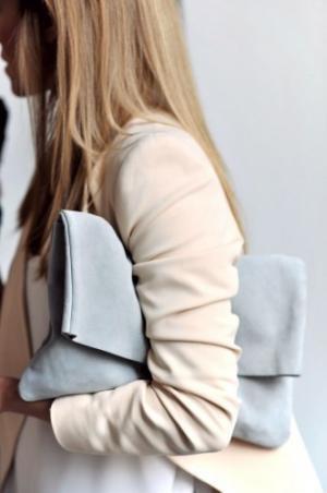 マンネリコーデを劇的おしゃれに！今冬の流行色をさりげなく取り入れるには？