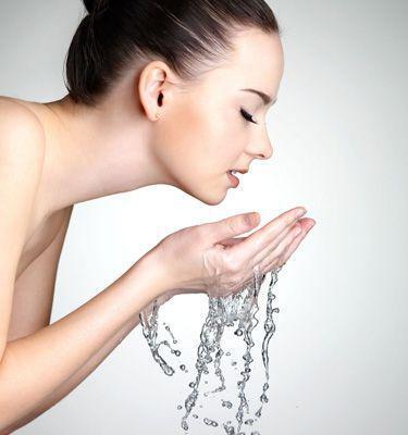 思わず鏡を見つめたくなる！アラフォー女性のすっぴん美人の作り方とは？