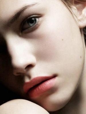 思わず鏡を見つめたくなる！アラフォー女性のすっぴん美人の作り方とは？