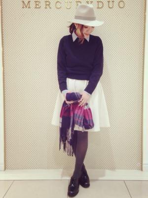 黒タイツより万能！頼れる「グレータイツ」で今年らしいこなれ感を