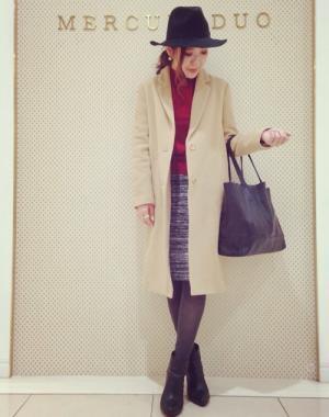 黒タイツより万能！頼れる「グレータイツ」で今年らしいこなれ感を