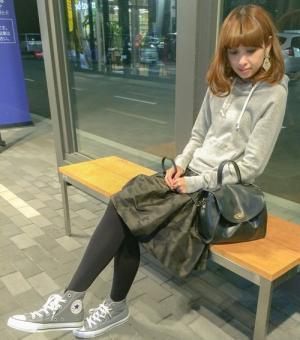 黒タイツより万能！頼れる「グレータイツ」で今年らしいこなれ感を