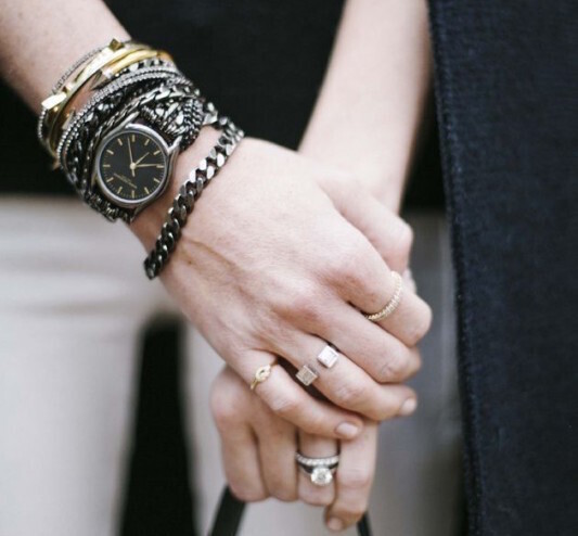 新年は脱マンネリファッション！今冬らしい主役級アクセとは