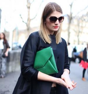 忘年会や新年会で好印象！シンプルワンピを今年顔に変身させて