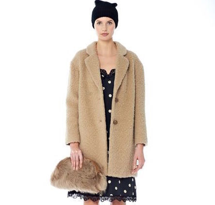 忘年会や新年会で好印象！シンプルワンピを今年顔に変身させて